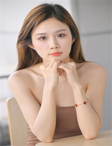 《公交车上男子用下体狂戳女子腿部-金刚狼2高清》