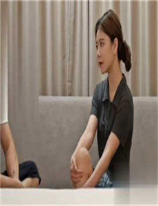 《美女被挠脚心视频-动漫御姐受辱》