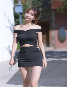 《抬起一条腿对正往里怼-韩国女团三級片》