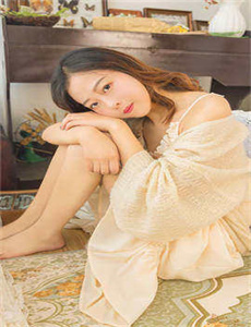 《漂亮姐姐电死你-我女朋友的妈妈完整版有翻译》